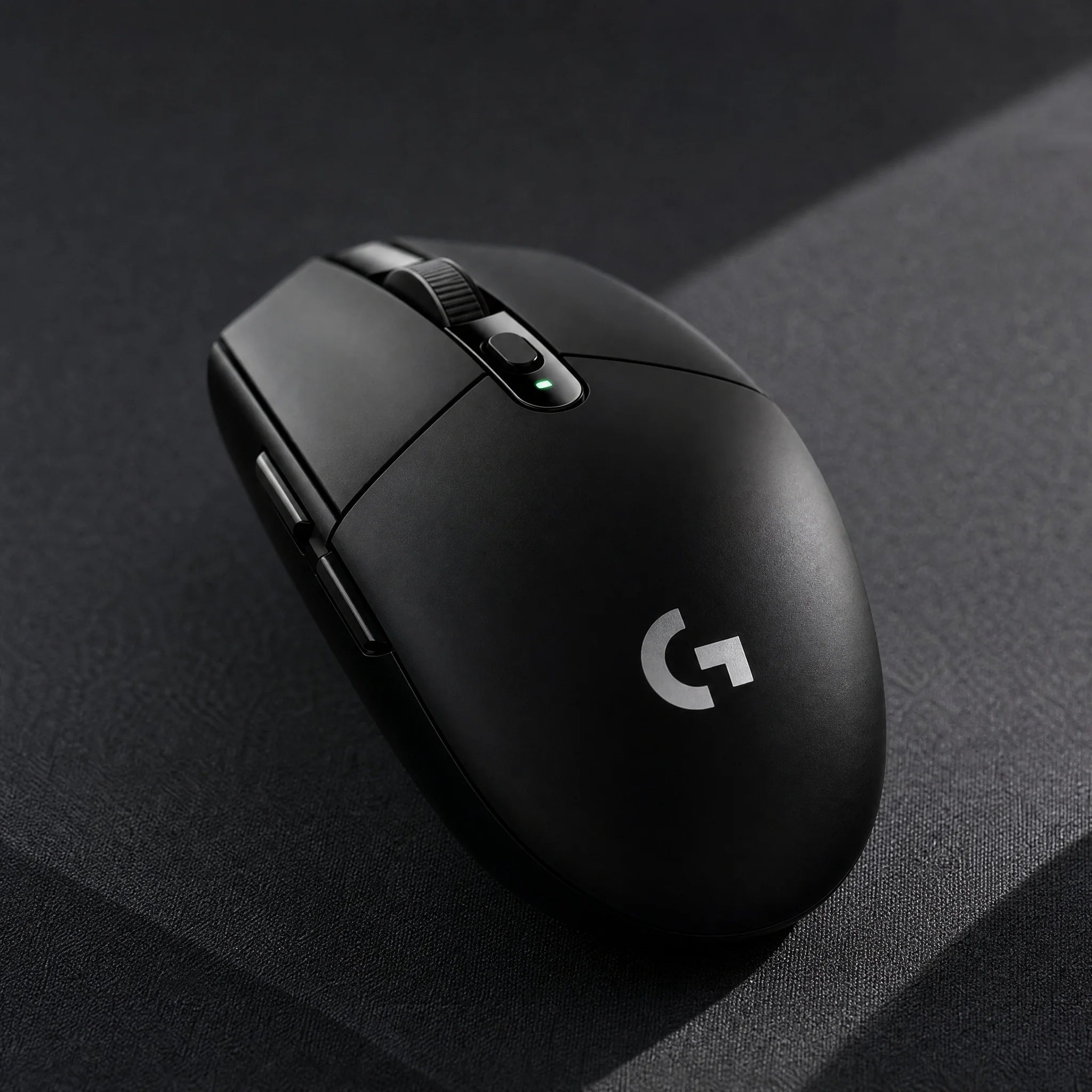 Logitech G304 Ligthspeed Wireless Gaming Mouse, Hero 12K Sensor, 12000DPI, Compatible PC MacO