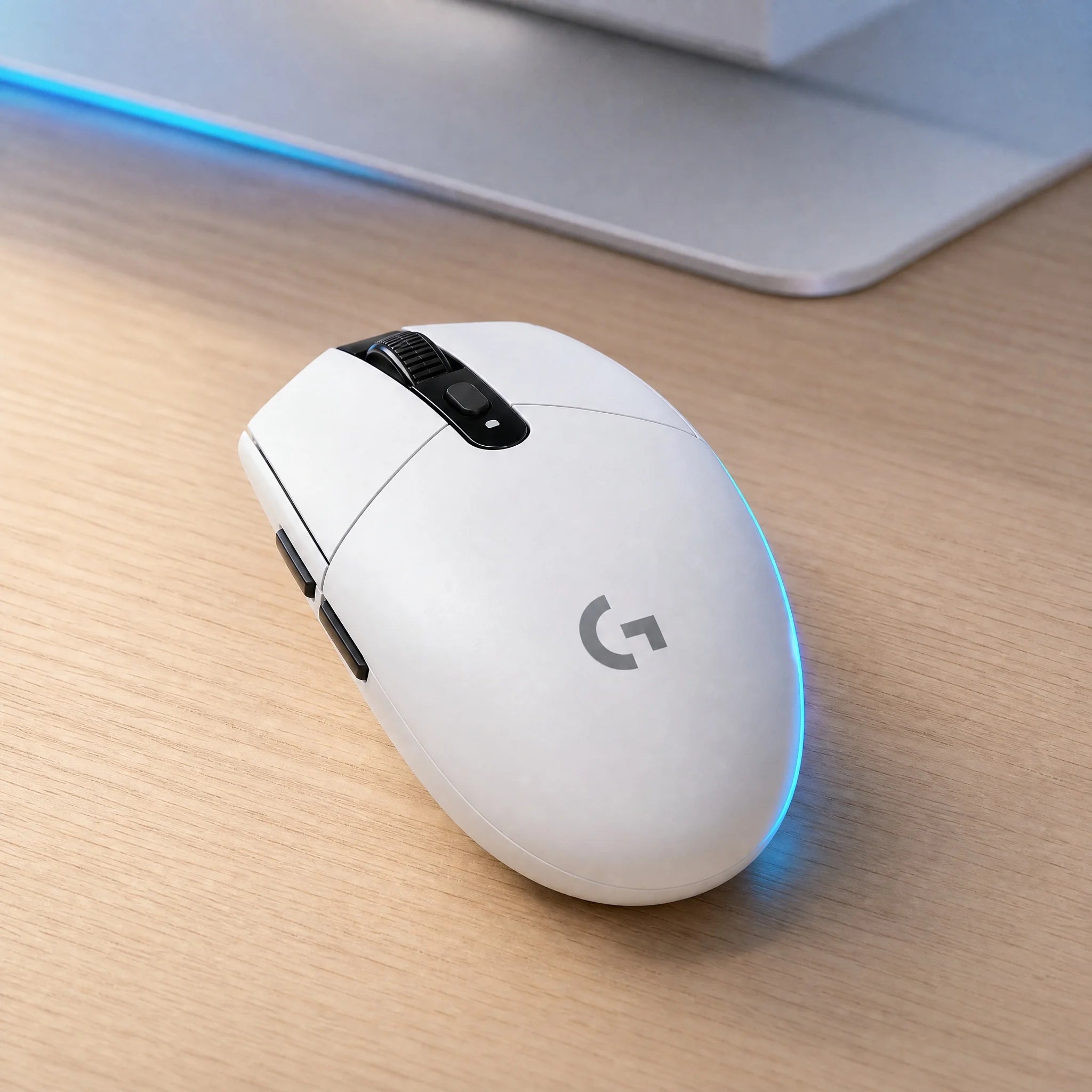 Logitech G304 Ligthspeed Wireless Gaming Mouse, Hero 12K Sensor, 12000DPI, Compatible PC MacO